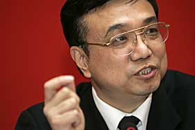 PRESIDENTENS FAVORITT: If�lge rykter og spekulasjoner etter fredagens m�te i sentralkomiteen vil Li Keqiang (bildet) bli forfremmet under neste ukes partikongress. Han skal v�re president Hu Jintaos favoritt til � ta over om fem �r.