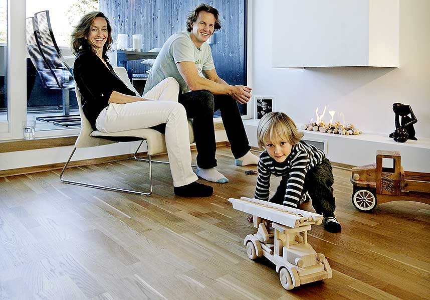 TRIVES GODT: Trude Lerfald, Lars Golden og Felix er storforn�yd med huset sitt. B�de med arkitekten og de milj�vennlige l�sningene. Les mer om milj�vennlig oppussing i Dagbladets s�ndagsmagasin S�ndag