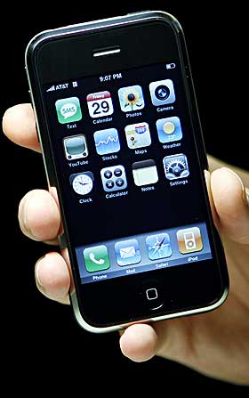 OGS� ST�RRE FRIHET: N�r iPhone kommer i salg i Frankrike, vil den v�re tilgjengelig uten operat�rl�s - noe som gj�r det mulig � bruke den ogs� her i Norge, uten modifisering.