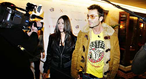 FASHION: Jan Thomas med Mina Hadjani p� kjendisfest under Oslo Fashion Week i februar.