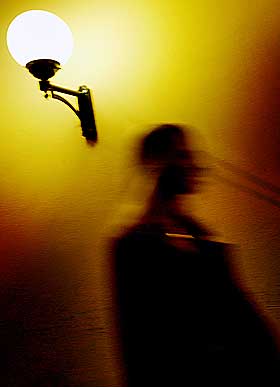 MANIPULERTE EKTESKAP: Foreldrene har fors�kt � f� Sonia i boka gift i 10 �r. I familien er alle ekteskap arrangert, forteller hun, og kaller det manipulerte ekteskap. De inneb�rer tvang, selv om tvangen kanskje ikke alltid betyr vold og isolasjon. En mors t�rer og muskelsmerter m� ogs� telles med.