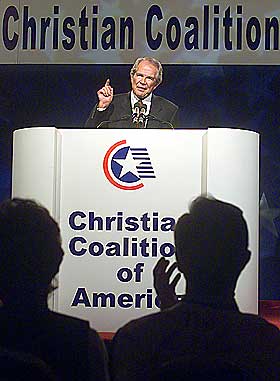 DEN KRISTNE HØYRESIDEN I USA OVERTOK: Illuminatus ble fienden i sterkt høyreorienterte, kristne konspirasjonsteorier utover på 1900-tallet. Bildet viser Pat Robertson, en av USAs mest kjente kristne evangelister. I sin bok The New World Order støtter han Nesta Webster og skriver om Illuminatus som truer kristendommen.