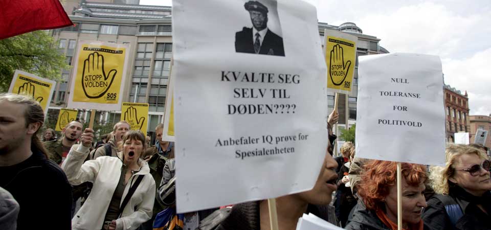 PROBLEMATISKE HOLDNINGER: - NTNU har nylig utf�rt en unders�kelse i S�r-Tr�ndelag politidistrikt, der de kartla polititjenestefolks holdninger. Unders�kelsen viste at 15 prosent av de ansatte i distriktet mente at det fantes negative holdninger til innvandrere p� arbeidsplassen. Nesten en av ti aksepterte bruk av ord som �pakkis� og �svarting�. Dette viser at det er klare utfordringer knyttet til holdninger i politidistriktet, og vi er glade for at politiledelsen tydelig har signalisert at de vil ta tak i dette.
