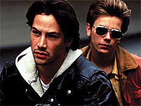 I DRIFT MOT IDAHO: Filmen kom i 1991 og fikk et stort publikum. River Phoenix spilte en homofil narkoleptiker. Keanu Reeves karakter prostituerer seg.