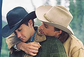 INN I MAINSTREAM: Brokeback mountain fra 2006 handlet om det vanskelige forholdet mellom to homofile menn. Amerikansk idependentfilm berede grunnen for at homotema ble popul�er og ble tatt inn i de storselgende filmene.