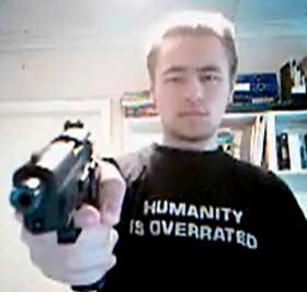 NATURALSELECTOR89: Pekka-Eric Auvinen (18) var en ivrig online-spiller. N� er han og �tte andre mennesker d�de etter at han gikk p� skolen med pistol - en time etter at han logget seg ut av �Battlefield 2� for siste gang.