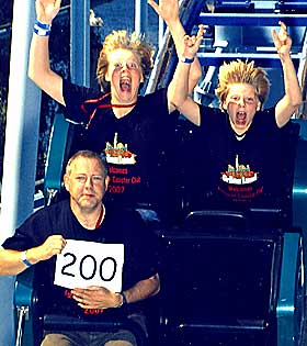 I FARTA: Odd Arne R�ste er en av de norske berg-og-dal-bane-entusiastene. Her suser han rundt i sin bane nummer 200.