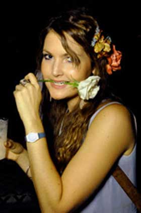 AUSTRALSK SKJ�NNHET: Camille Hayton (22)m�ter sin beundrer i helga.