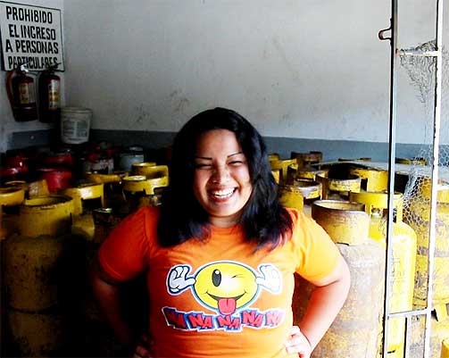 KAREN TRENGER PENGER: Hun driver en liten gassbutikk i Ecuador. N� vil hun utvide, for � tjene mer penger til familien.