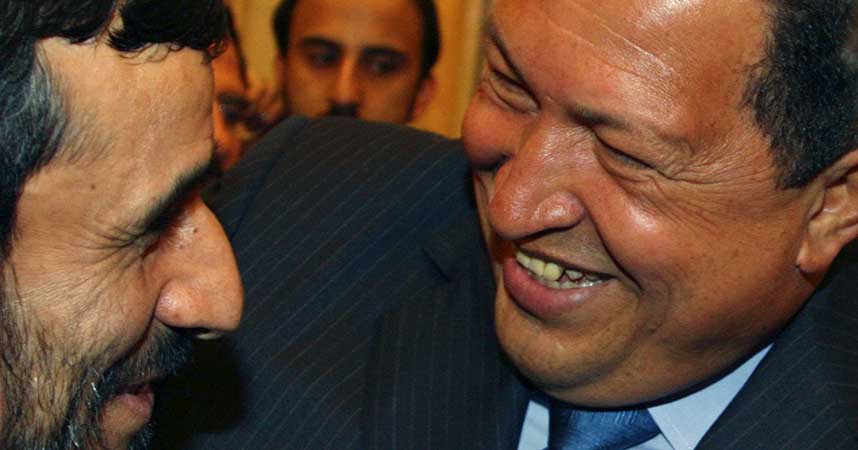 GODE VENNER: Venezuelas president Hugo Chav�z lo godt sammen med Irans president Mahmoud Ahmadinejad da OPEC-m�tet ble avsluttet s�ndag.
