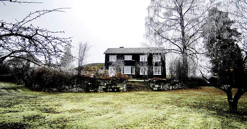 HAGEN SOM FELTE DIREKT�REN: Mange reised�gn i jobben gjorde at direkt�r Reidar Nordby jr. inngikk en spesiell avtale med Norsk Tipping. Avtalen gikk ut p� at de skulle betale for gartnerarbeid i denne hagen, mot at Nordby ble trukket 1000 kroner av m�nedsl�nna i sommerhalv�ret.