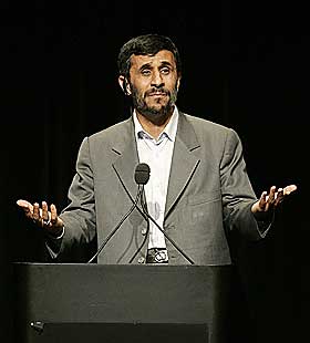 OMSTRIDT PRESIDENT: Her holder Mahmoud Ahmadinejad tale for amerikanske studenter ved Columbia University i september.