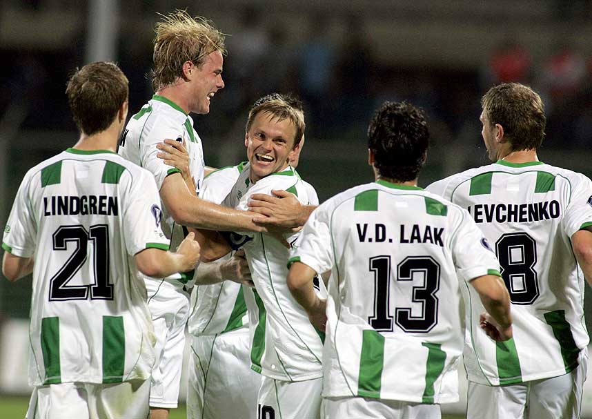 H�PER LAGKAMERATENE M� SPISE ORDENE: Erik Nevlands lagkamerater i Groningen tror Norge er sjansel�se mot Nederland.