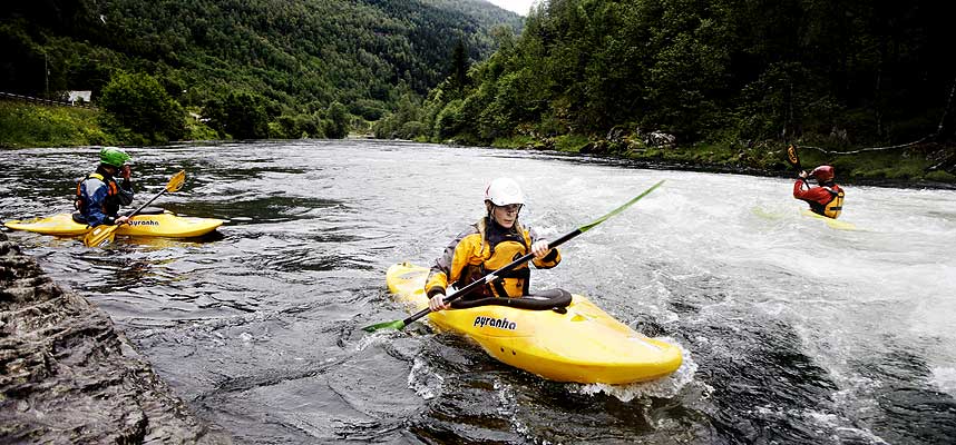 TA �RENE FATT: Flotte og store naturbilder med mennesker i aktivitet, og slagordet �Norway. Powered by nature�. Slik skal man f� flere utlendinger til � velge Norge som reisem�l.