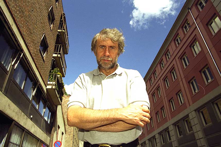 LEI AV SNUSK: Bengt Scheldt i Gjeldsoffer-Alliansen har ventet p� at et inkassobyr� f�r svi.