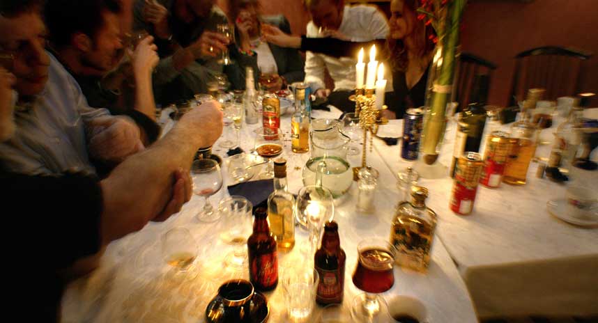 H�YSESONG:  Julebordssesongen betyr �kt alkoholinntak.