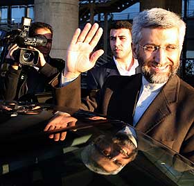 F�R HAN STERKERE KORT? Irans nye sjefsforhandler i m�tene med USA, Russland, Kina, Storbritannia, Frankrike og Tyskland, Saeed Jalili, kj�rte en t�ff �pning i helga, der han avviser alle tidligere enigheter. N� kan ha f� et sterkt kort p� h�nda i den videre kampen for � unng� flere sanksjoner mot Iran.