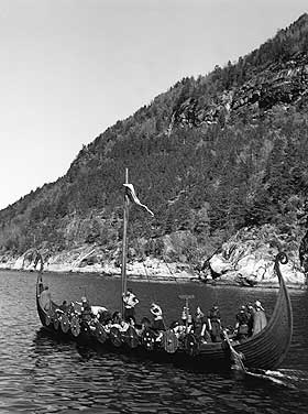 EKSPANSIV PERIODE: Vikingtidens sjøfarere kom seg langt avgårde, både nedover de russiske elvene og til Island, Grønland og Amerika. Vikingskipene ga dem et særlig konkurransefortrinn.