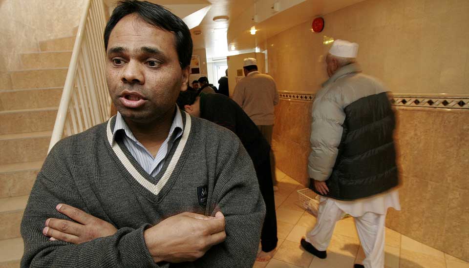 AUTORIT�R LIBERALISME: Politikere fra flere partier demonstrerte en prinsippl�s og farlig holdning da Asghar Ali fra Arbeiderpartiet p� et debattm�te ikke tok avstand fra d�dsstraff for homofile, mener Torbj�rn R�e Isaksen.