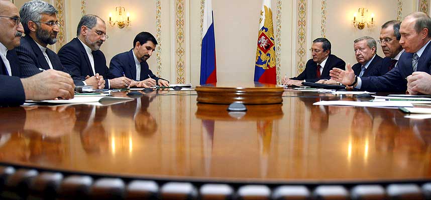 ATOM-M�TE: Da Russlands president Vladimir Putin m�tte Irans regjeringsforhandler Saeed Jalili i g�r la han vekt p� at Irans atomprogram skulle kontrolleres av det internasjonale atomenrgibyr�aet IAEA.