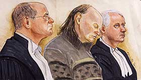 MOTTAR KJENNELSEN: Robert Pickton (58) mellom forsvarerne mens han mottar kjennelsen om forsettlig drap.