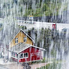 DESIGNET I 1932: Kiosken, som i dag bare finnes i 100 vernede eksemplarer i Norge, m�tte bygges slik at den t�lte v�r og vind. �Og sj�blandet regnpisk�, skrev juryen.