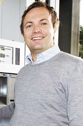 - POLITIKERNE MÅ GÅ FORAN: Leder i ZERO, Einar Håndlykken, ber regjeringen vedta at nye oljeplattformer og produksjonsskip må elektrifiseres med kraft fra land.