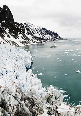MENNESKESKAPT ELLER NATURLIG?: Temperaturene stiger. Onar �m siterer forskning som  peker p� at det kan skyldes at vi er p� vei ut av den lille istiden som preget spesielt den nordlige halvkulen fra rundt �r 1400 til midten av 1800-tallet, og at oppvarmingen vi opplever n�, er en naturlig f�lge av dette.