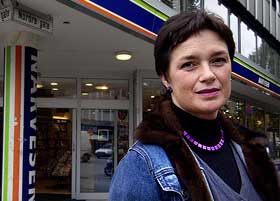 - TRAUST: Grosvold satser p� det sikre, og framst�r som traust og trygghetss�kende, mener Anne Kathrine Slung�rd.