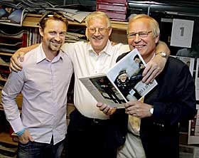 HOPPSJEFEN OG HOPP-ARNE X 2: Hoppsjef Clas Brede Bråthen, hoppjournalistlegende Arne Thoresen og hoppkommentatorlegende Arne Scheie.