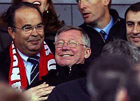 OPPGITT: Sir Alex Ferguson satt selv p� tribunen p� tirsdag. Han klarte ikke dra opp stemningen p� Old Trafford.