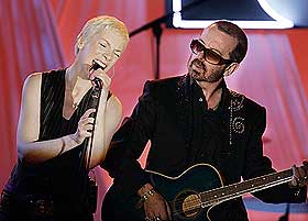 EURYTHMICS 20 �R ETTER: Annie Lennox og Dave Stewart anno 2006: Litt mer p�kledd, litt mindre puddelh�r, men fortsatt rocka.