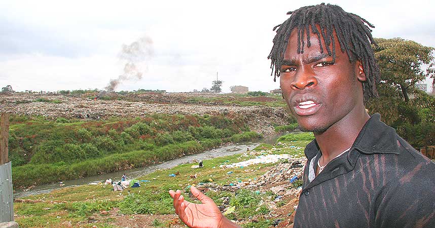BER FOR KENYA: Francis Ngira (22) ber om at volden i landet hans skal opph�re. - Jeg har sett uvirkelige episoder. Uskyldige bare slaktes ned, sier han til Dagbladet.no.