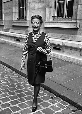 G� OG TENKE: Simone de Beauvoir i Paris' gater 29. september 1971.