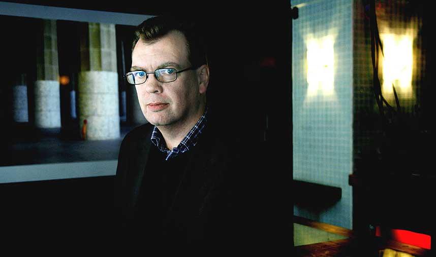 �DELEGGER: Opptattheten av forfatterne og vedkommendes liv gj�r at du ikke lenger kan lese litteraturen i ren form, mener Frode Grytten. L�rdag holdt han et foredrag p� Litteraturhuset i Oslo, der han tok et oppgj�r med biografisjangeren.