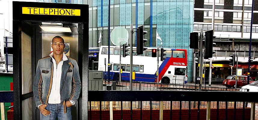 TRIVES: John Carew har funnet seg godt til rette i Birmingham. To m�l sist helg f�rte han inn p� rundens lag.