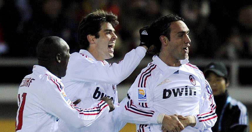 MILANSK TRIO: Clarence Seedorf (f.v.), Kaka og Alessandro Nesta figurerer alle p� �rets lag stemt frem av UEFA.coms lesere.