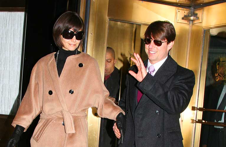OMSTRIDT: Tom Cruises engasjement for Scientologi-kirken er sv�rt omstridt. Her sammen med kona Katie Holmes.