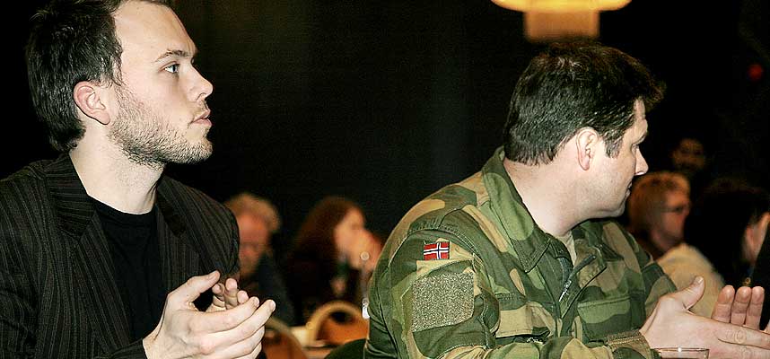 - NATO M� GI OPP EN MILIT�R SEIER: SVs nestleder Audun Lysbakken h�per at Nato stopper den offensive krigf�ringen, og heller lar FN starte en fredsprosess sammen med Taliban.