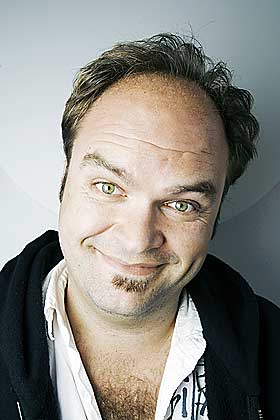 BLIR KURT: Atle Antonsen skal gi stemmen til truckf�reren Kurt fra Erlend Loes b�ker.