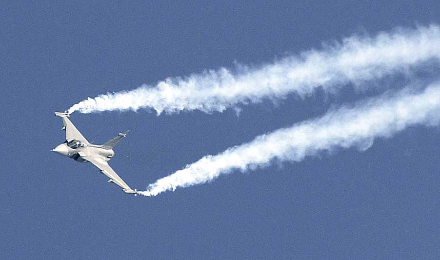RYKENDE BILLIG: JAS Gripen selger seg billig til Danmark. Norge har forel�pig ikke f�tt et konkret pristilbud.