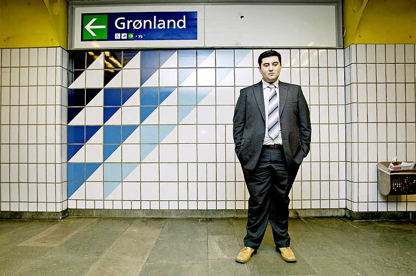 - VELKOMMEN ETTER:- Jeg vil f�rst og fremst �nske Yousuf Gilani hjertelig velkommen etter. Det er positivit at Arbeiderpartiet endelig har innsett at man er n�dt til � se hva pengene g�r til, sier Frp-politiker Mazyar Keshvari til Dagbladet.no.