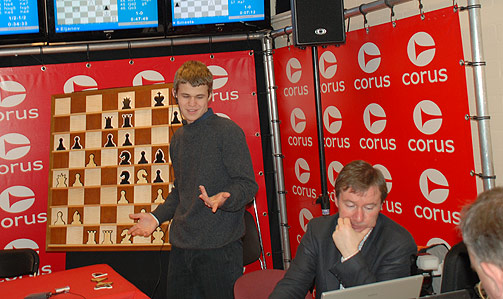  STYRTE SHOWET:  Magnus Carlsen lot aldri noen f� sjansen til � tvile p� hvem som styrte showet p� pressekonferansen i Nederland i kveld etter seiren over verdensener Vladimir Kramnik.