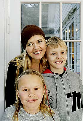Familien: Mamma Linda, Ruben og Ylva. Pappa Jon var ikke til stede da bildet ble tatt.
