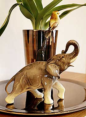 Arvet: Elefant etter oldemor. -Hun kj�pte seg alltid �n fin ting dar hun fikk l�nn, sier Linda.