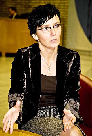 SKEPTISK: Fornyings- og administrasjonsminister Heidi Grande R�ys