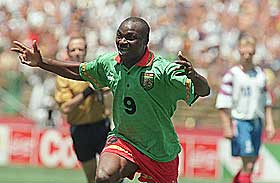 KJENT AFRIKANER: Roger Milla fra Kamerun var en av de f�rste afrikanske spillerne som ble en internasjonal stjerne. Han spilte i tre verdensmesterskap for Kamerun og for flere europeiske klubber.