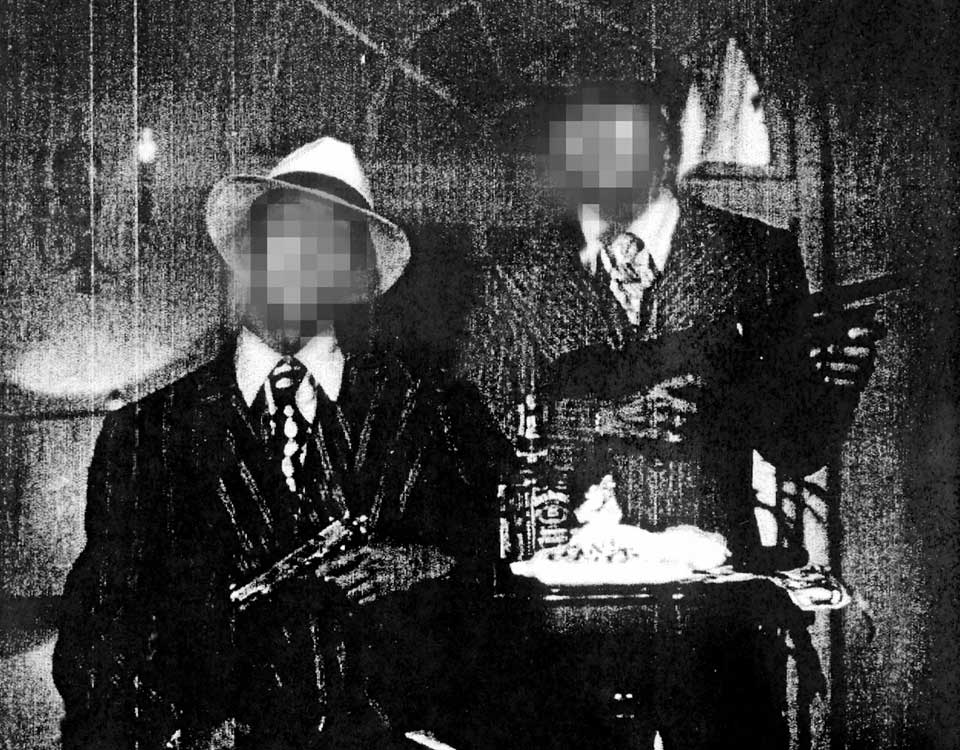 RANSMILJ�: Imran Saber alias �Onkel Skrue� (til h�yre) poserer sammen med en kamerat i en forn�yelsespark.