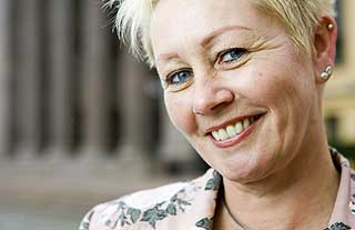 FELLES VENNINNE: Anne Lise Ryel, generaldirekt�r i Kreftforeningen og tidligere likestillingsombud, er venninne av b�de Manuela Ramin-Osmundsen og Ida Hjort Kraby. I dag tidlig fortalte barne- og likestillingsministeren at hun hadde en samtale med Ryel om Kraby 3. januar - en samtale hun har fortiet til n�. Det er den direkte �rsaken til at hun velger � g� av.