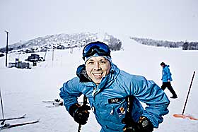 Forn�yd: Markedsansvarlig i Voss Fjellandsby, Per Berge, smiler over suksessen. Anlegget fortsetter videre opp p� fjellet bak ham.